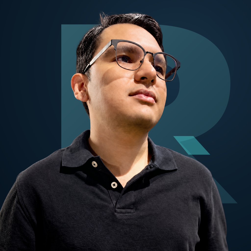 Retrato de Rosendo con la R integrada al fondo